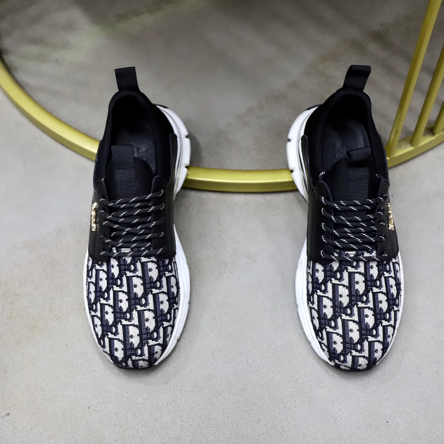 Ex-factory price: 420💰🙅‍♂️🙅‍♂️🙅‍♂️ Brand: Dior Standard code: 38-44 (45 customized) Grade: Same as the official website Material: Original cowhide stitching surface Comfortable and breathable lining Lightweight wear-resistant outsole Style category: Men's fashionable casual shoes Running sneakers Distinguished luxury brand elements Top luxury Color: Actual picture color
